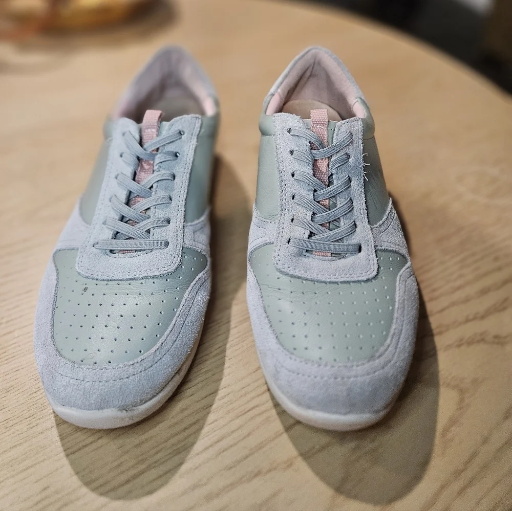 VIONIC Magnolia Karigan Leather & Suede Sneakers – Sage – Size 8